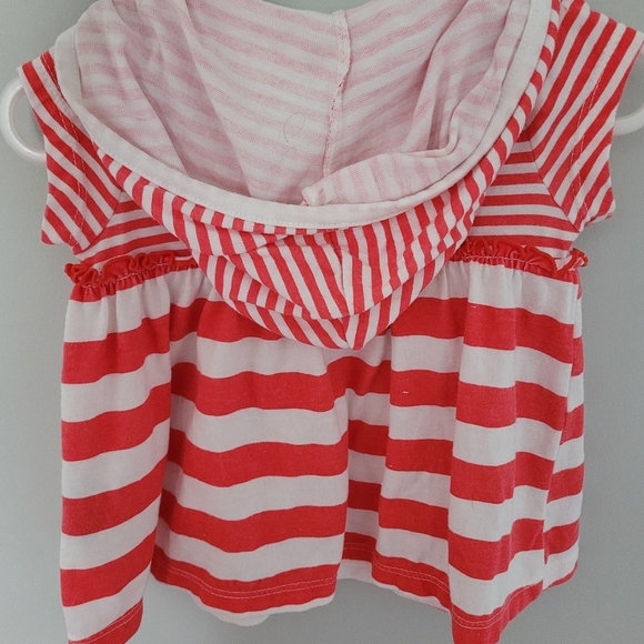 ❤️ HOST PICK ❤️ Calvin Klein 12m hooded tshirt - Picture 2 of 3